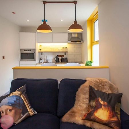 Higgihaus Apartment 4 Clare Street Aparthotel Central Location Бристол Екстериор снимка